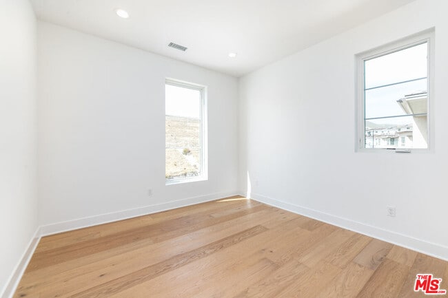Building Photo - 11770 Hillsborough Ln