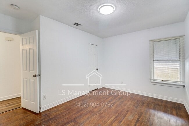 Building Photo - 132 Nelson Ave