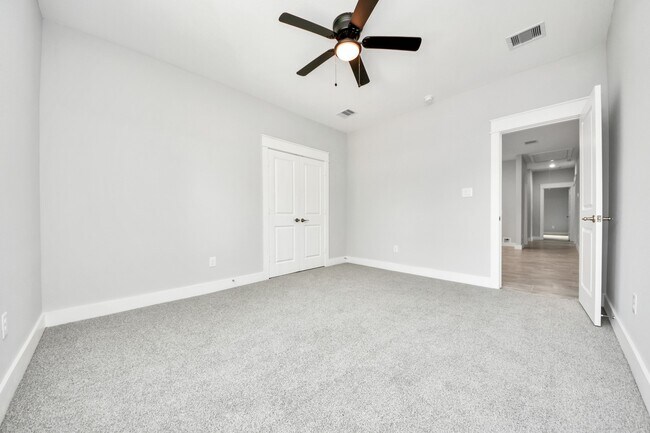 Building Photo - 1307 Laskey St