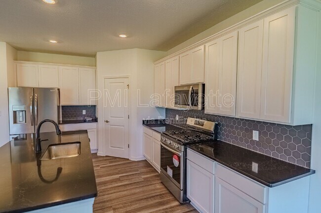 Building Photo - 641 W Bulrush Ct