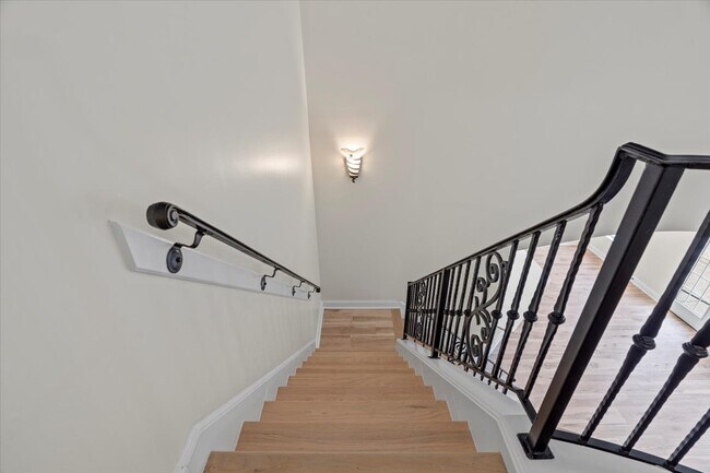 Building Photo - 12123 Brooks River Dr