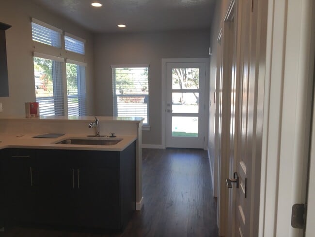 Building Photo - 1575 NE Rumgay Ln