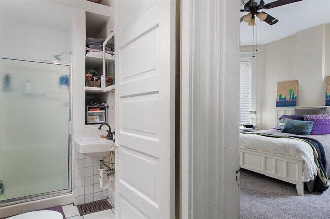 Building Photo - 2317 Victor St