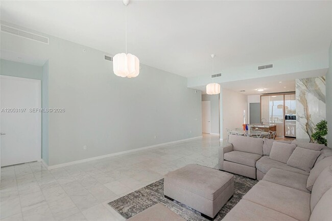 Building Photo - 2821 S Bayshore Dr