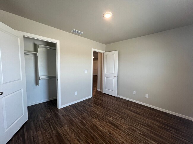 Building Photo - Pre leasing for July: Upland West.