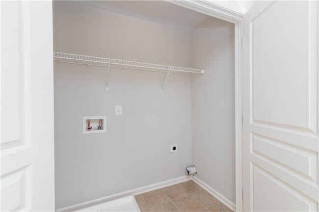 Building Photo - 4758 Highland Ave