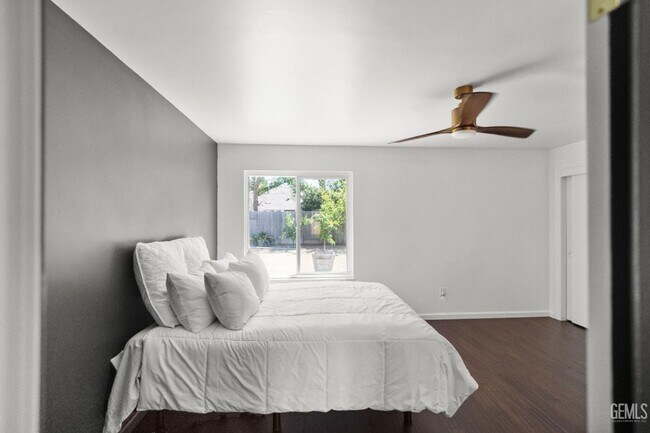 Building Photo - 5209 Pla Vada Dr