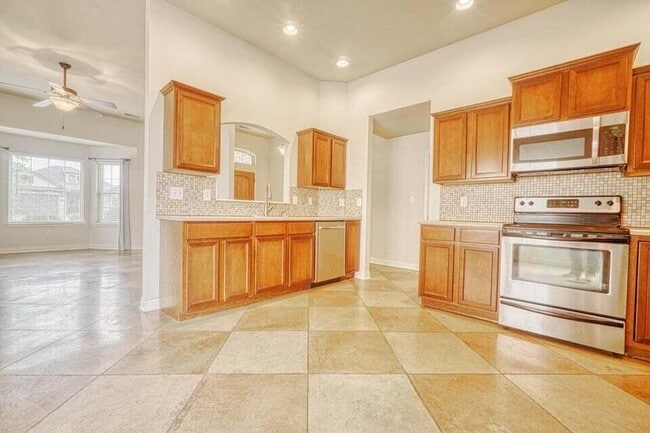 Building Photo - 2001 Cecil St