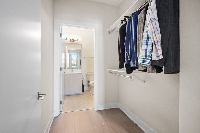 Building Photo - 3924 N Lincoln Ave