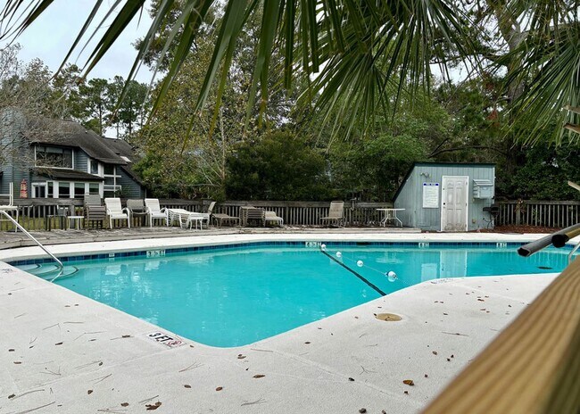 Building Photo - Available 8/1. Beautiful FURNISHED End-Unit Townhome in Central Mt Pleasant!