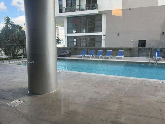 Building Photo - 1600 NE 1st Ave