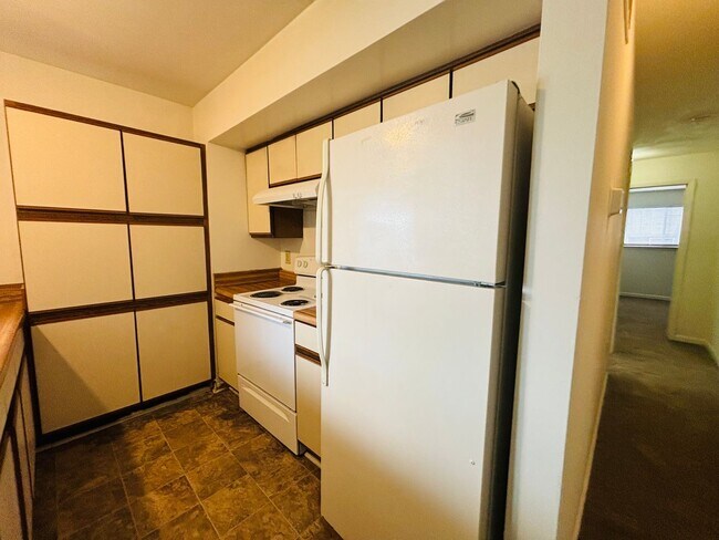 Building Photo - 831 Claytor Square