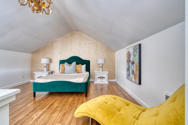 Building Photo - 2215 SE Powell Blvd