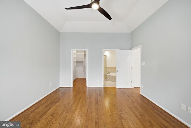 Building Photo - 10793 Symphony Way