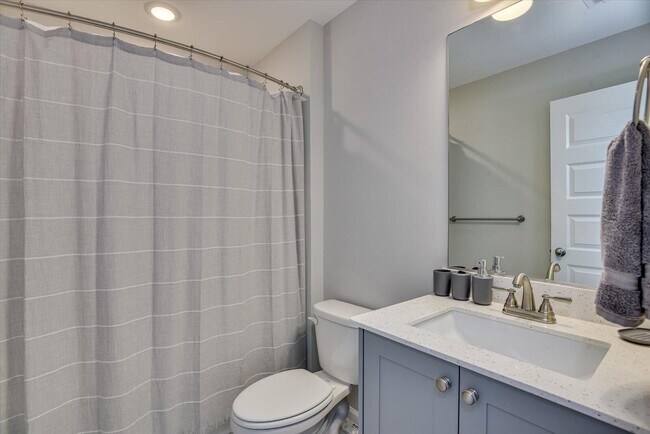 Building Photo - 627 Garland Trl