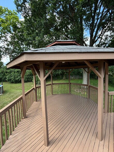 Building Photo - 10253 Crestland Ct
