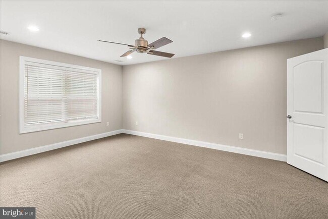 Building Photo - 48 Samjan Cir