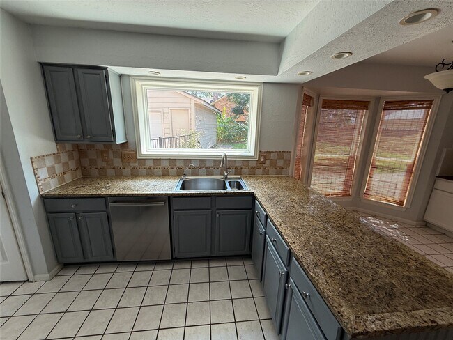 Building Photo - 4330 Meadow Springs Dr