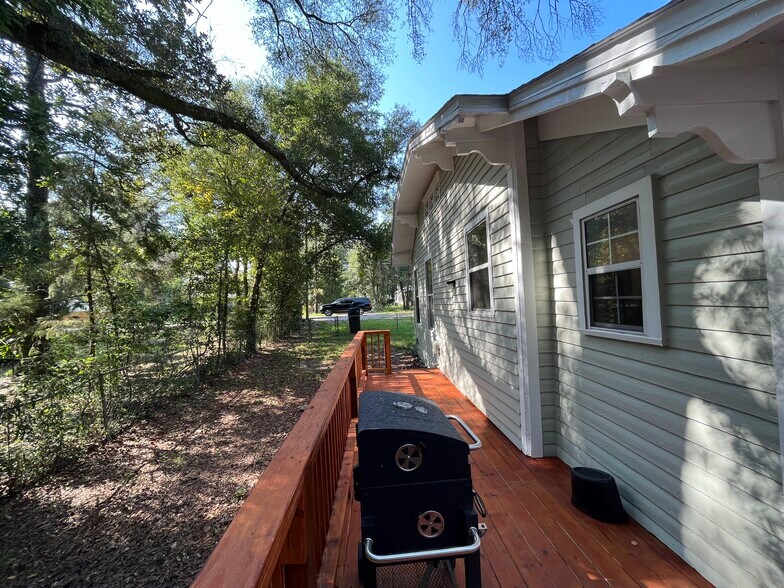outdoor common area - 206 Ridge Rd