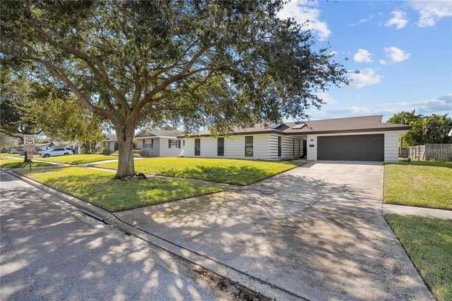 Building Photo - 607 Dunblane Dr