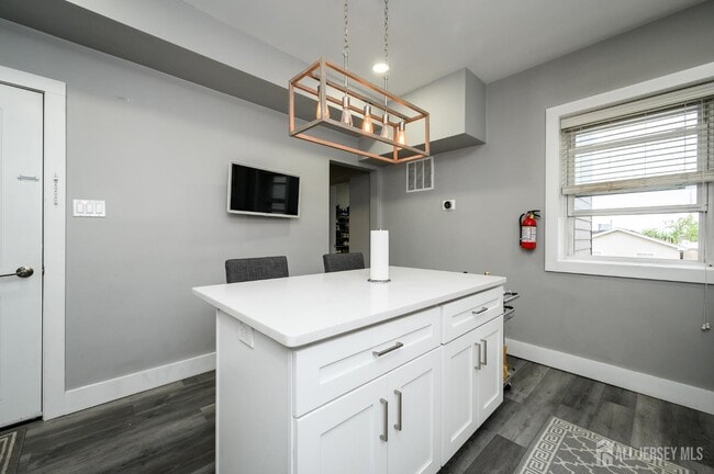 Building Photo - 569 Liberty Ave