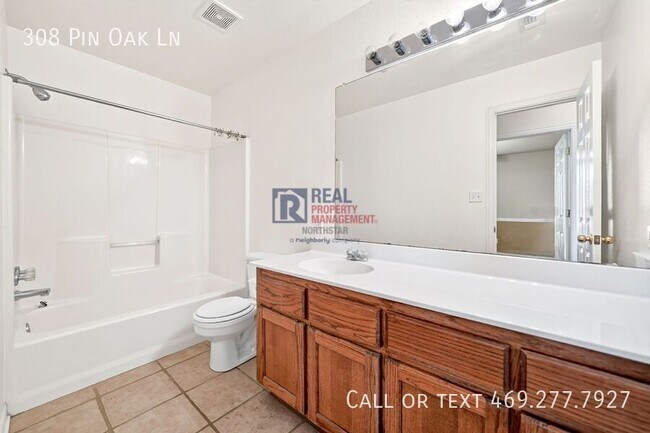 Building Photo - 308 Pin Oak Ln