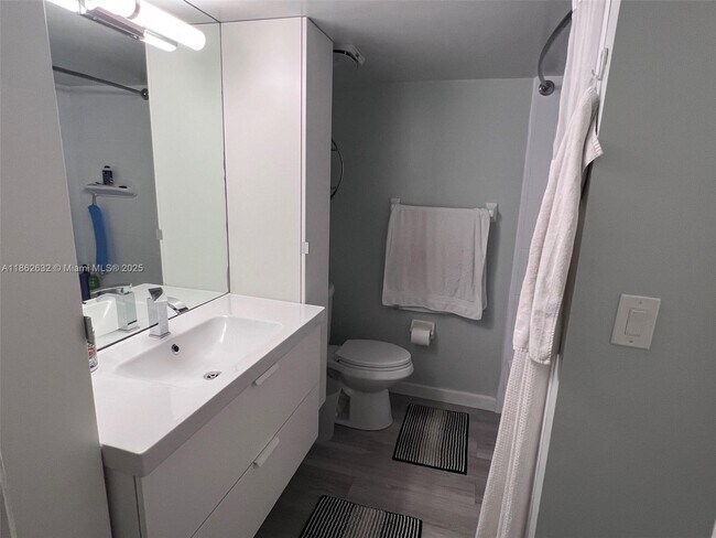 Building Photo - 2761 S Oakland Forest Dr