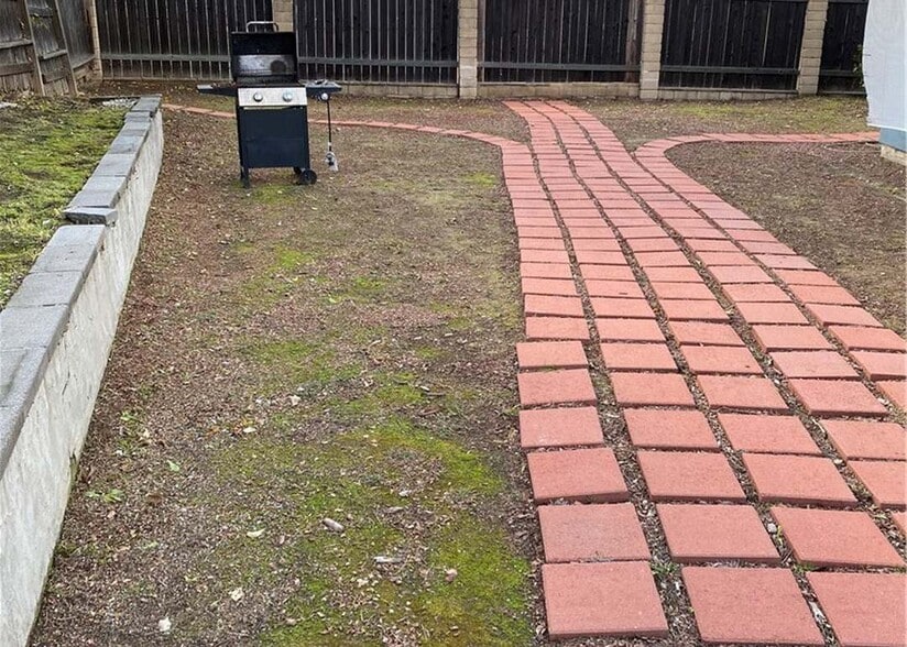 Building Photo - 20460 Flintgate Dr