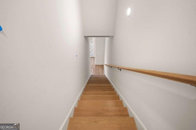 Building Photo - 689 Fraser St SE