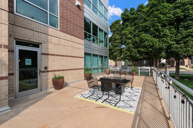 Building Photo - 1522 N Prospect Ave