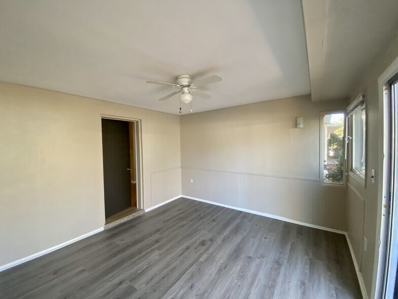 Building Photo - 1305 N Lotus Dr