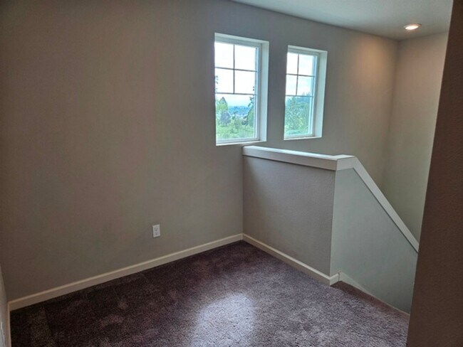 Building Photo - 5Bd/3Ba Two Story House - For viewing!