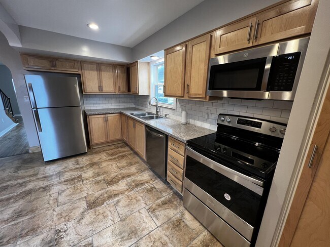 Building Photo - 104 N Brinker Ave