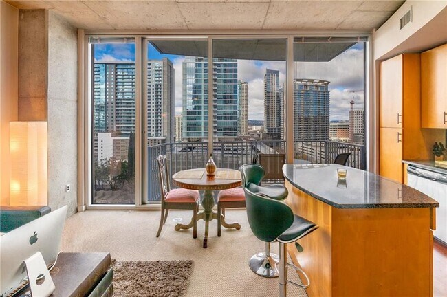 Building Photo - 360 Nueces St