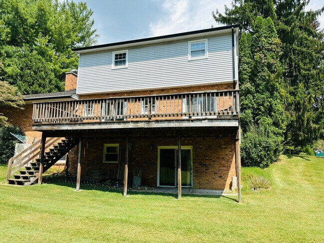 Building Photo - 401 Apperson Dr