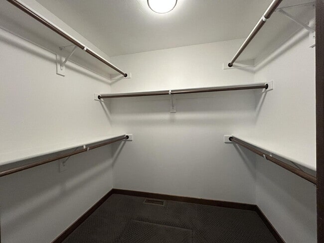 Building Photo - Luxury 4 Bed / 2 Bath Home on .84 Acres – UTILITIES INCLUDED - 3 Car Garage – RV Parking