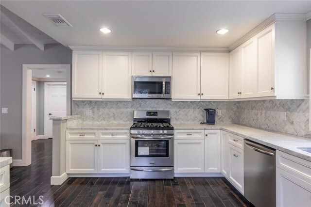 Building Photo - 2021 Orchard Ln