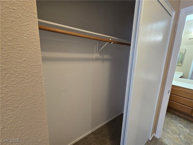 Building Photo - 1575 W Warm Springs Rd