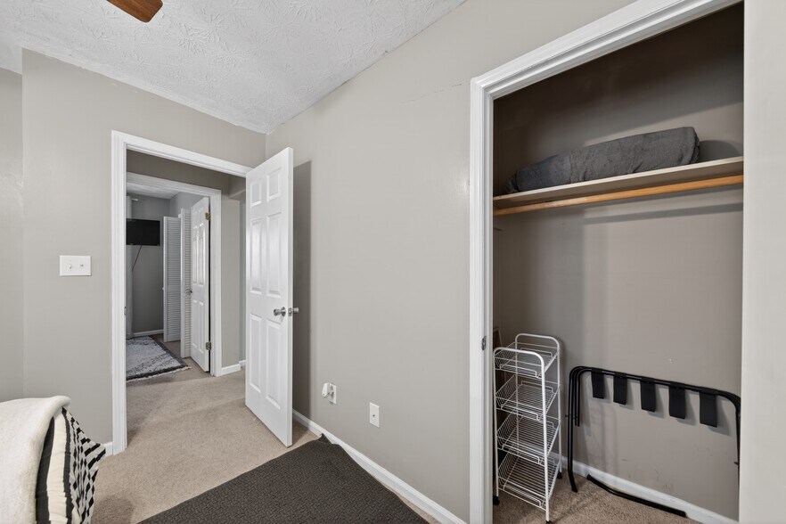 Building Photo - 534 Oak Meadow Ln