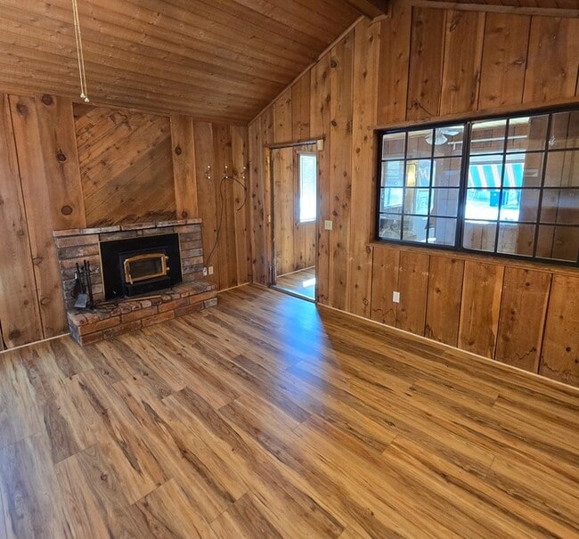 Primary Photo - Charming 2-Bedroom + Office Home with Rece...