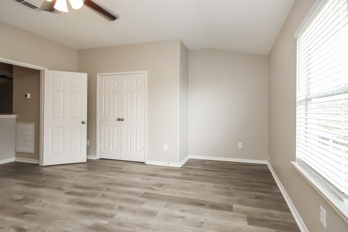 Building Photo - 1026 Riverwood Dr