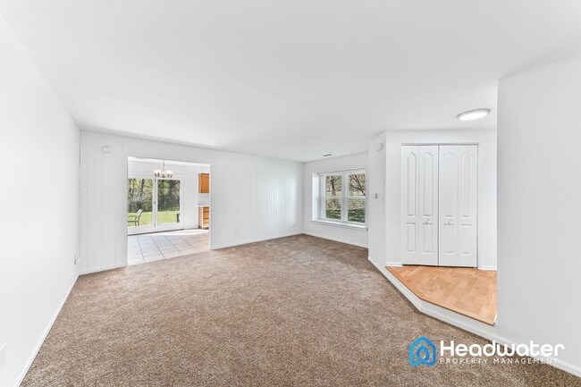 Building Photo - House for Rent in Coatesville