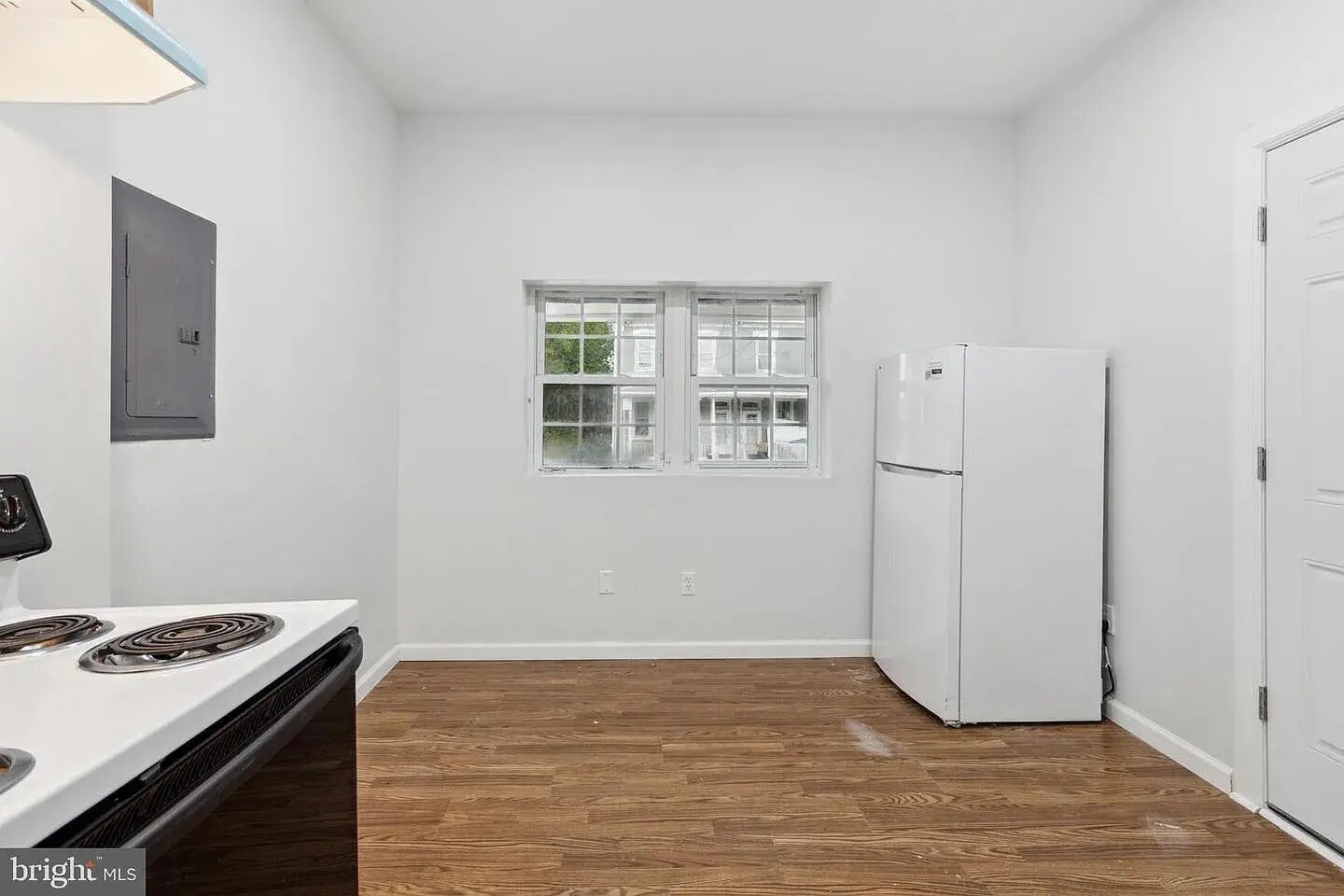 Building Photo - 830 W 3rd St