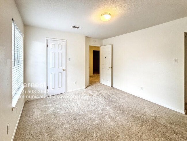 Building Photo - Spacious 5-Bedroom Retreat with Modern Com...