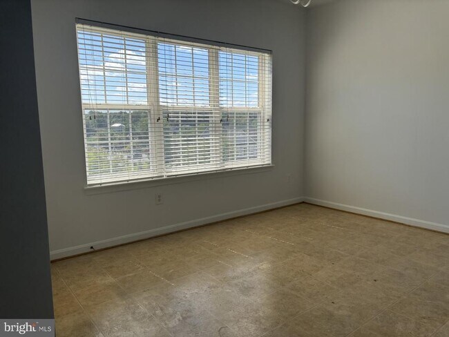 Building Photo - 594 Hopkins Landing Dr