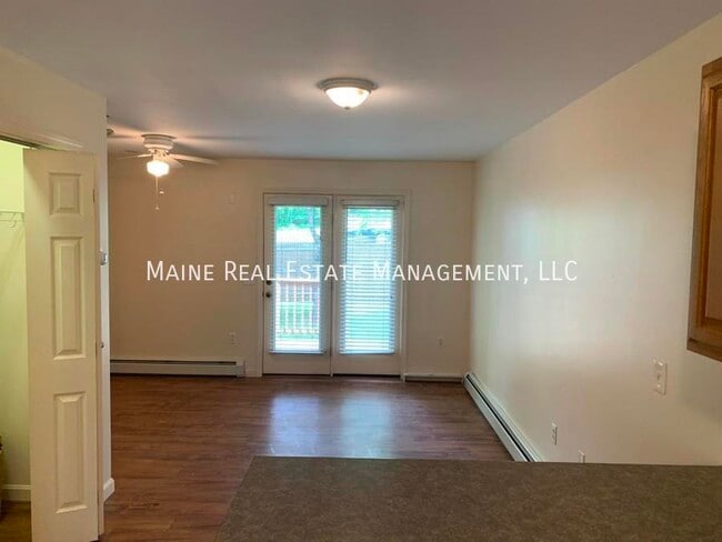 Building Photo - 5 River Village Dr
