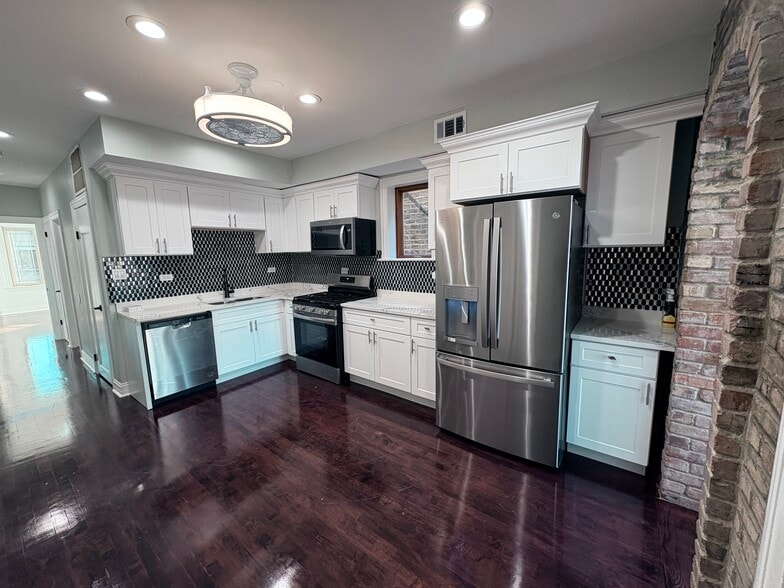 Kitchen - 2026 W McLean Ave