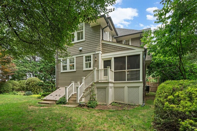 Building Photo - 4 Bed 3.5 bath - Kensington Victorian - Mo...