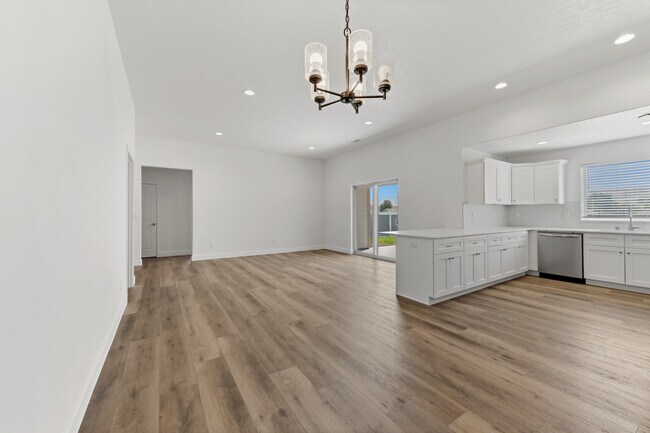 Building Photo - 1713 Willow Way