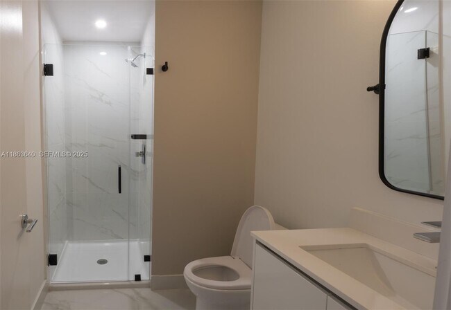 Building Photo - 700 NE 24th St